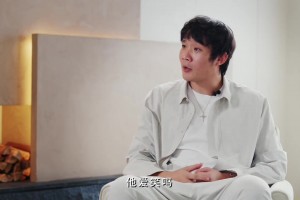 孙悦：赛季开始时，科比在场上场下都不苟言笑，有种几乎变态的偏执